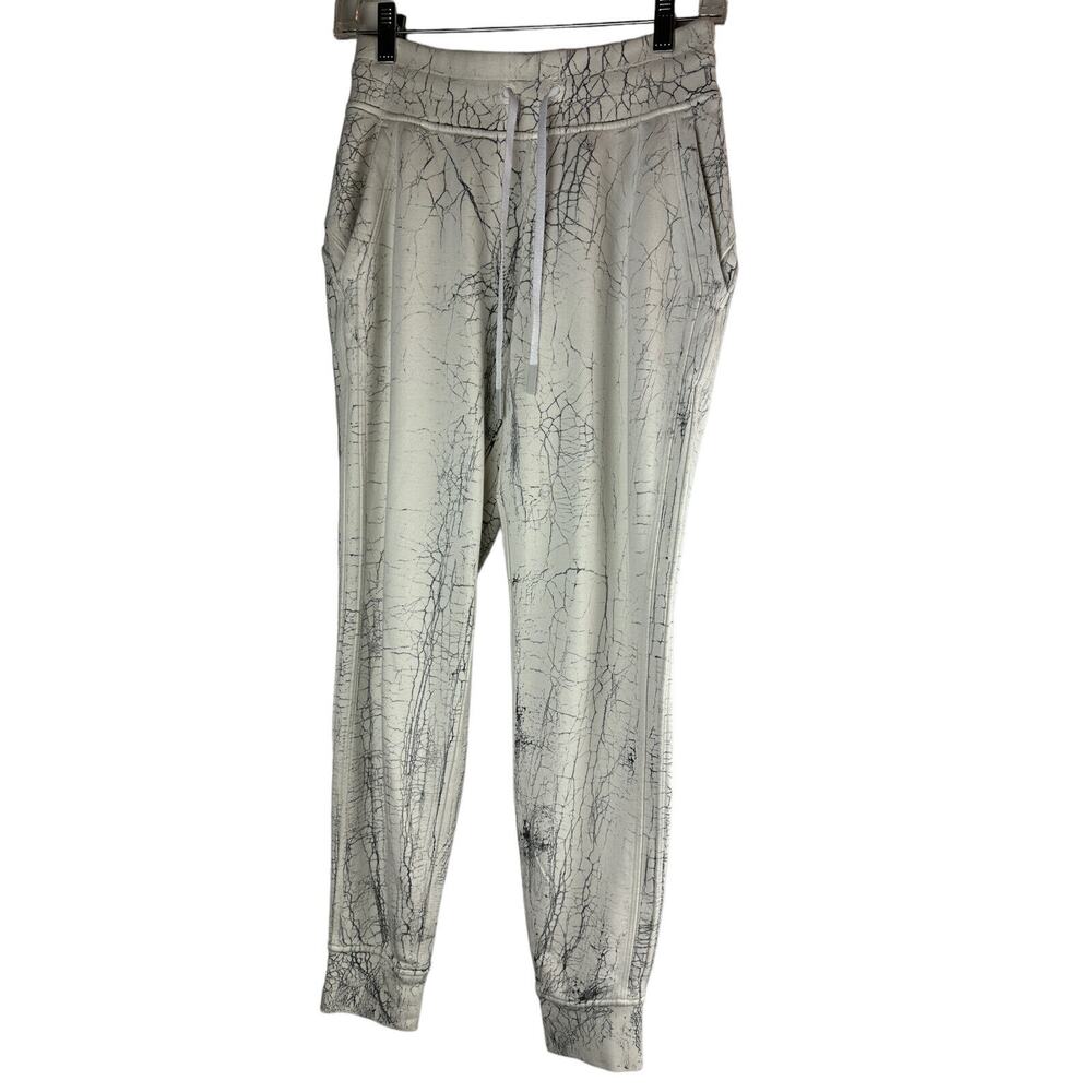 Lululemon Warm Down Jogger 7/8 Length Thread Dye White Black Pants Size 4 Lounge - Picture 2 of 12